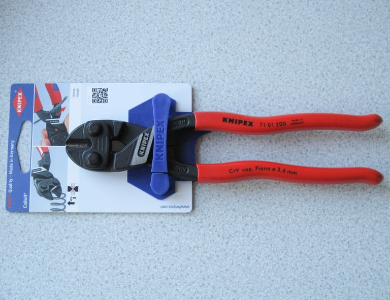 image for Knipex Cobolt wire cutters 200mm model 71 01 200 SB excellent condition