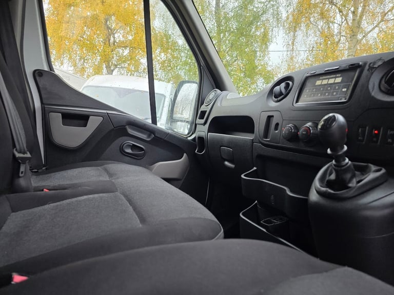 2017 Renault Master 2.3 DCI 145 LUTON CURTAIN SIDE TAIL LIFT CHASSIS CAB Diesel Manual