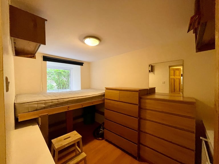 1 bedroom flat in Yeaman Place, Polwarth, Edinburgh, EH11 1BT