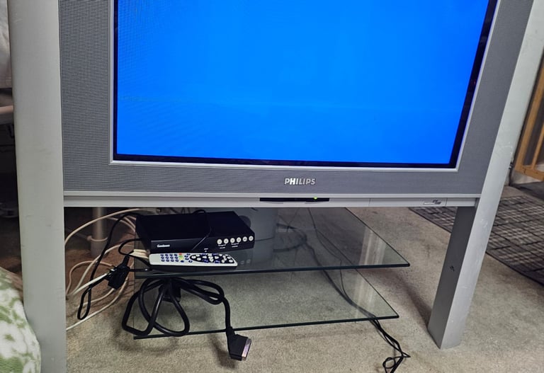 32" phillips matchline crt tv  with remote 