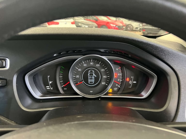 2015 Volvo V40 D2 [120] Cross Country Lux 5dr HATCHBACK DIESEL Manual