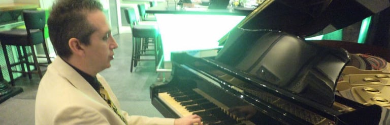 Adult Piano Lessons - Nathan Harris MMus GLCM ALCM. Beginners welcome. Pop/Classical/Jazz