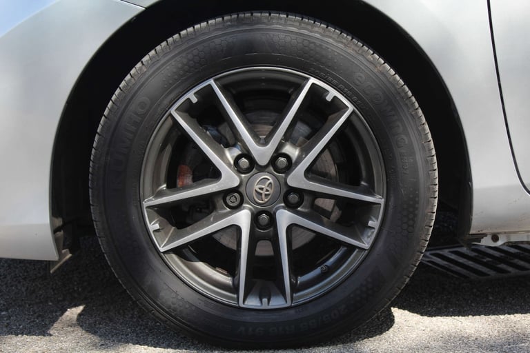 2015 Toyota Auris 1.8 Auris Icon+ VVT-i CVT 5dr Hatchback Hybrid Automatic