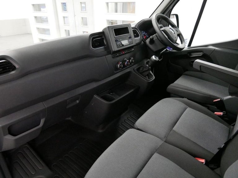 71 RENAULT MASTER 2.3 DCI 135 BHP L2 H2 MEDIUM BUSINESS + ( AIR CON )