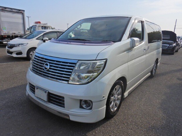 2004 Nissan Elgrand 3.5 X AUTOMATIC 4X4 * 8 SEATER RECLINING BUSINESS SEATS * ONLY 38000 MILES   ...