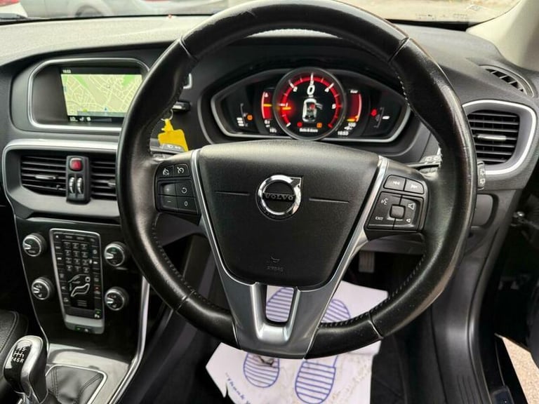2016 Volvo V40 2.0 D2 Inscription Euro 6 (s/s) 5dr HATCHBACK Diesel Manual