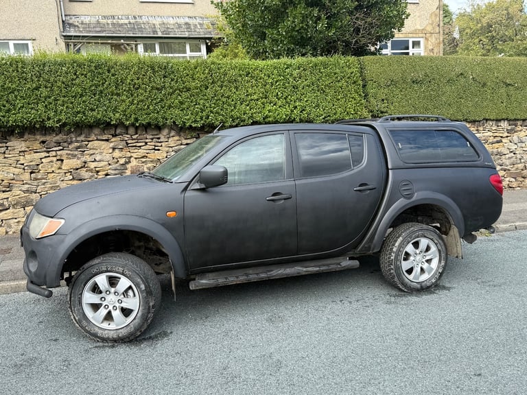 2008 MITSUBISHI L200 4-WORK D/C DOUBLE CAB MANUAL DIESEL 4X4 GREEN
