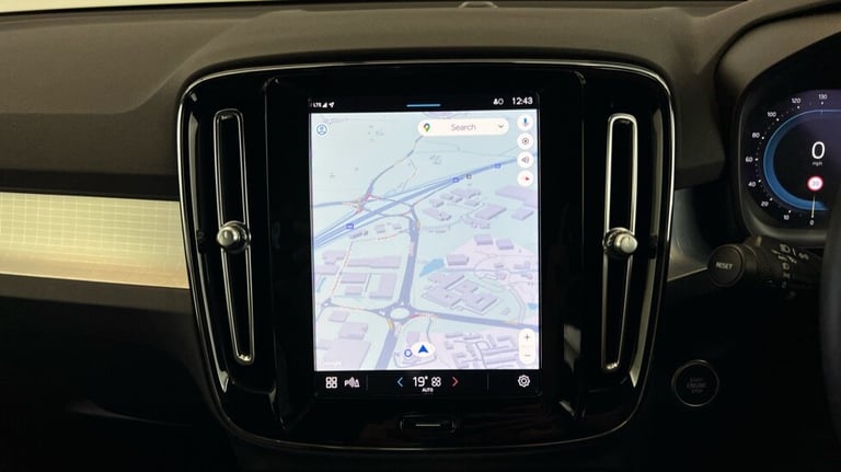2022 Volvo XC40 Core, B3 mild hybrid, Petrol (Apple CarPlay, Power Tailgate, Google Nav) Estate P...