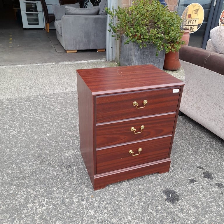 Mahogany 3 drawer bedside 53cm x 39cm x 64cm, Ref:19175 £20.00