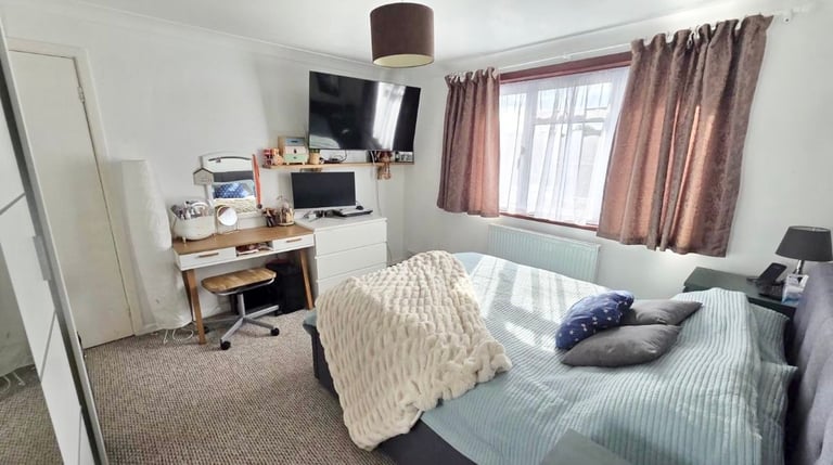 Specious 4 Bedroom house to rent on Downland Drive, Southgate, Crawley