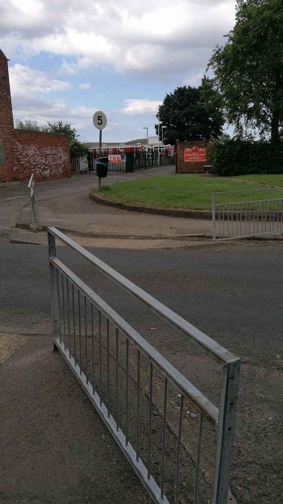 3 Bedroom Semi detached house TO LET