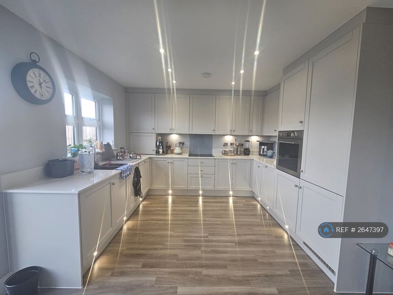 image for 4 bedroom house in Meadow View, Waltham Abbey, EN9 (4 bed) (#2647397)