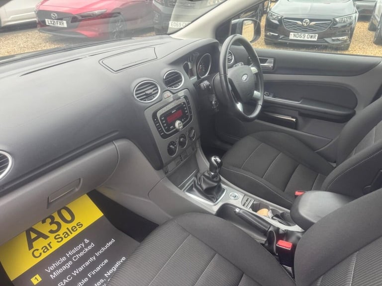 2011 Ford Focus 1.6 TDCi Titanium 5dr [110] [DPF] HATCHBACK DIESEL Manual