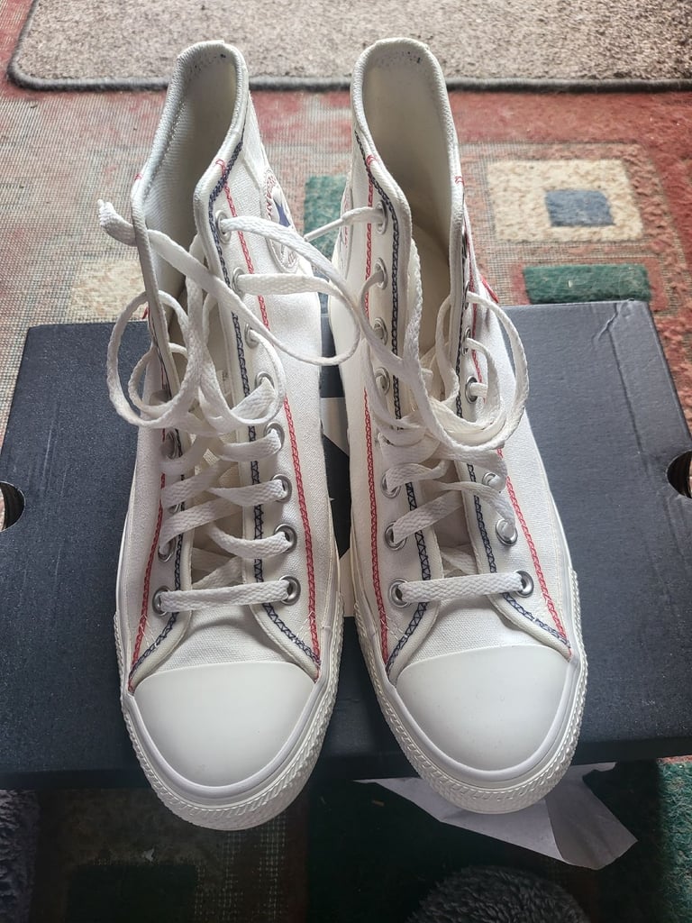 image for White Original Converse Allstars Shoes, worn once size 8