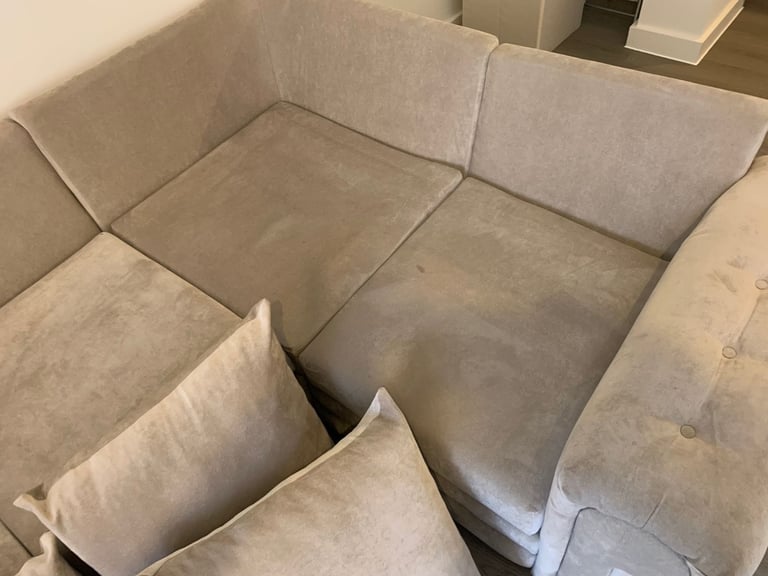 🛋️ Need gone asap – Right-Hand 4-Seater Corner Sofa – Only 6 Months Old – FREE Local Delivery