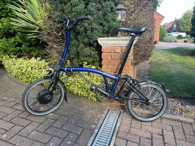 Brompton 2 Speed E-Bike: Completely as new: 147 miles from new