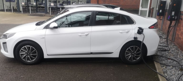 image for BARGAIN HALF-PRICE Hyundai IONIQ EV 2020 - 32k,MOT+TAX,PCO TFL badges. Repairs:bumper,light,Rad
