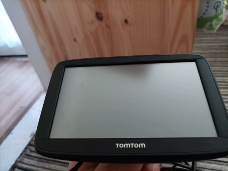 Tom tom sat nav GPS few mOnths old used once for europe trip 139£Rrp 
