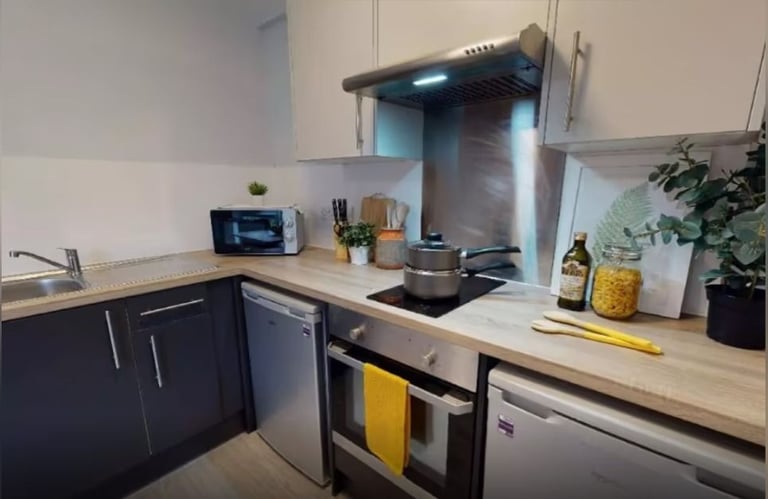 IQ Accomodation - 188/weeks - Fully Furnished - All bills included - LAST INDEPENDANT STUDIO