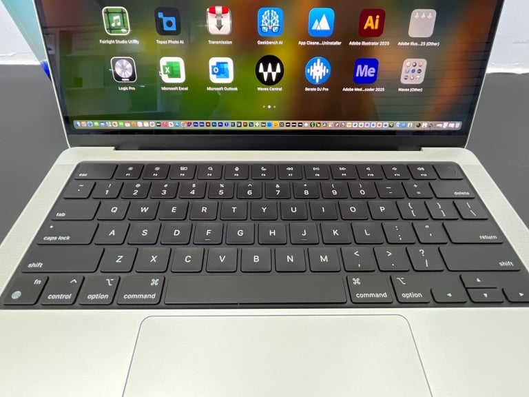 Apple MacBook Pro M4 14'' 16GB Ram 500GB SSD Adobe 2024 Logic Pro 11