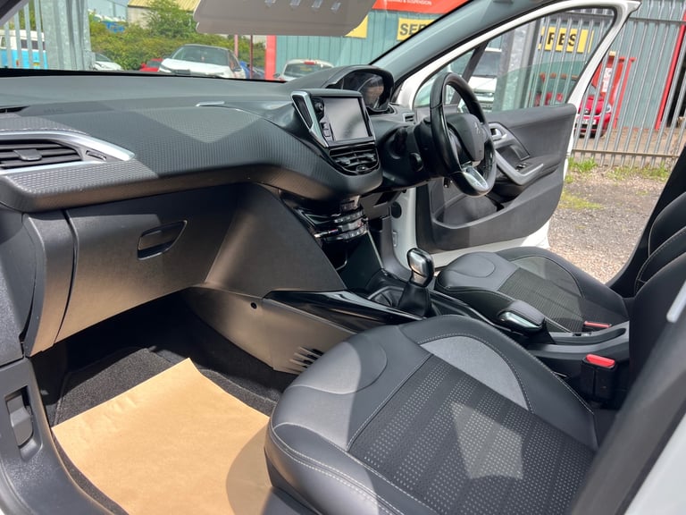 2018 68 PEUGEOT 2008 1.2 PURETECH ALLURE PREMIUM 5DR ONLY 33,000 MILES F/S/H