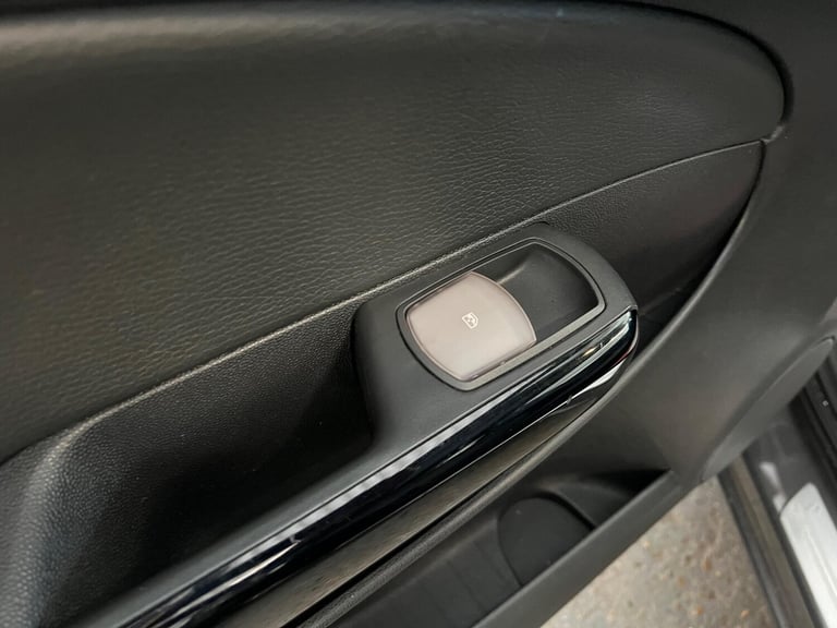 2013 Vauxhall Corsa 1.4 16V SE Auto Euro 5 3dr HATCHBACK Petrol Automatic