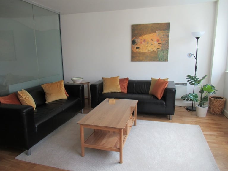 Huge 1 bedroom flat in the very heart of Leeds city centre in Leeds