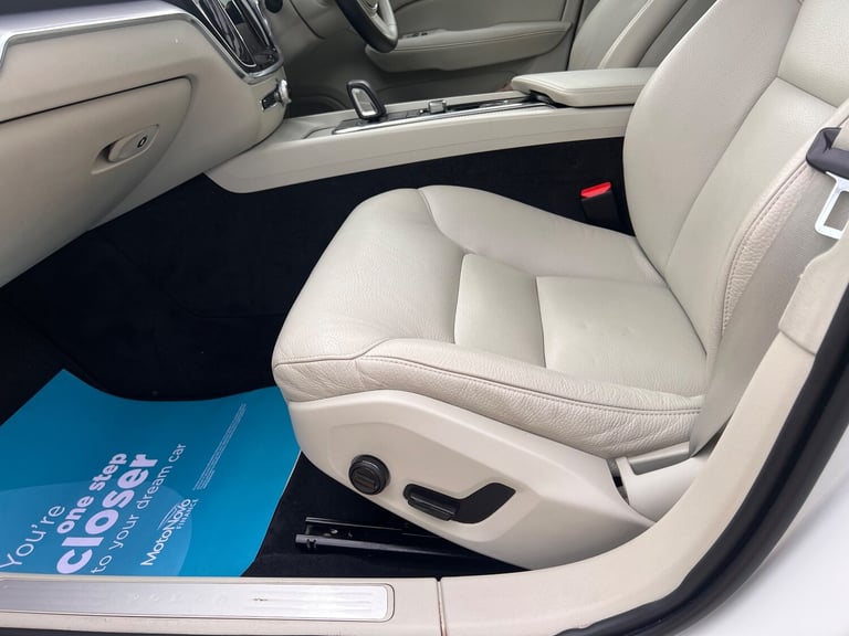 2020 Volvo V60 2.0 B3 MHEV Momentum Estate 5dr Petrol Hybrid Auto Euro 6 (s/s)