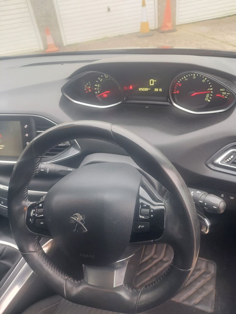 Peugeot, 308, Hatchback, 2015, Manual, 1997 (cc),5 doors - Image 4