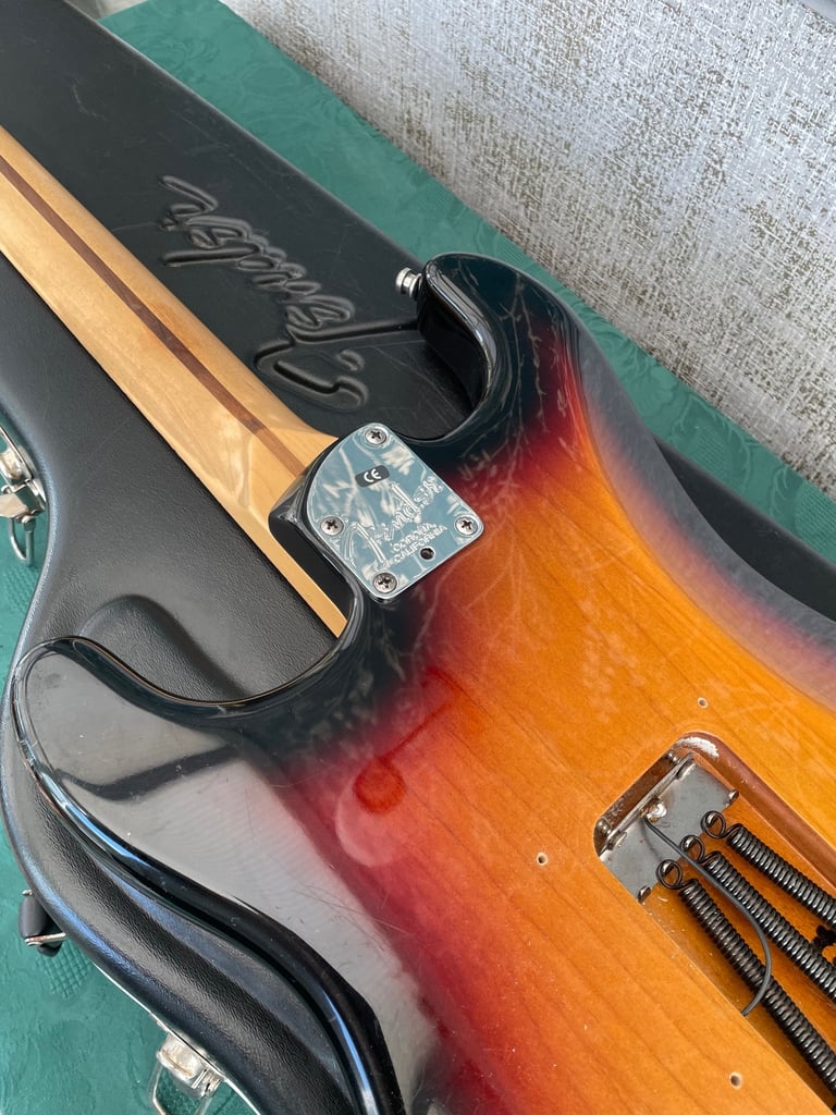 Trades Fender USA American deluxe strat Stratocaster electric guitar 