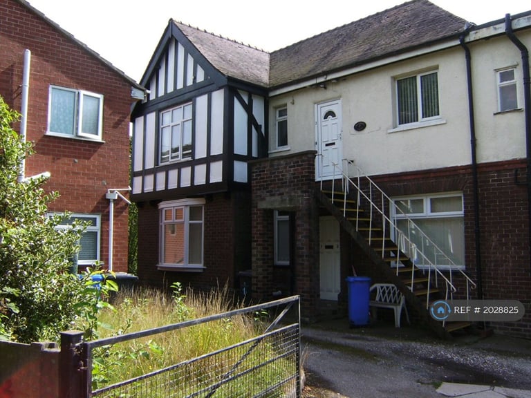 2 bedroom flat in Highfield Road, Widnes, WA8 (2 bed) (#2028825)