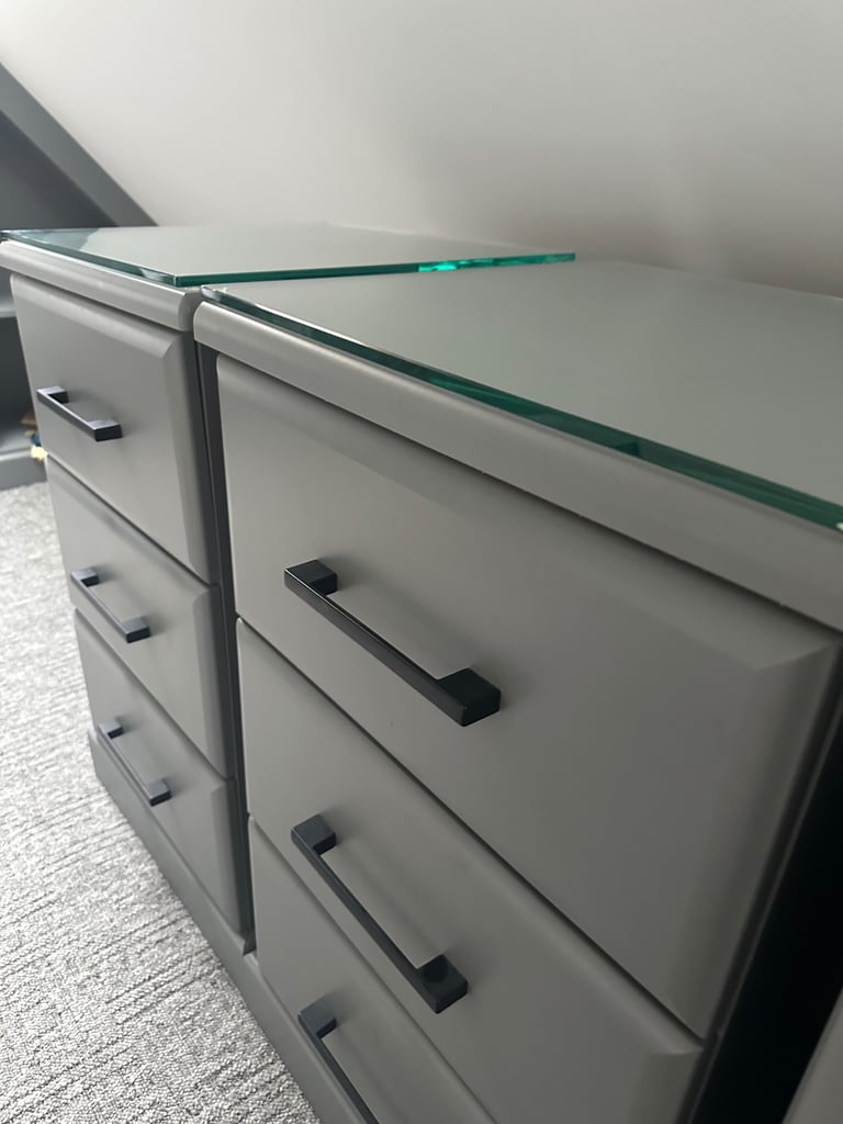 Pair of bed side tables with drawers 