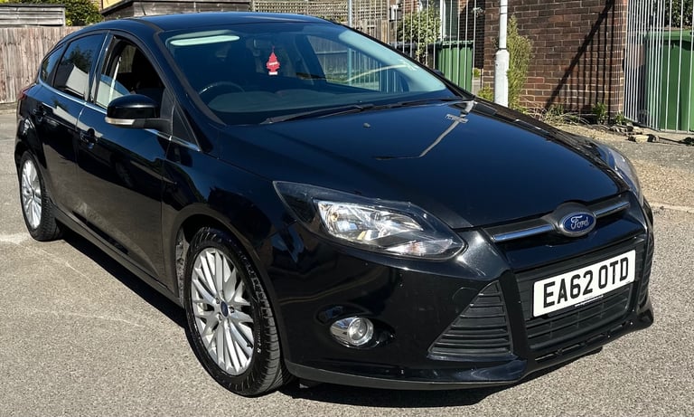 2012 Ford Focus Black 1.0 125 EcoBoost Zetec 5dr petrol HATCHBACK Petrol Manual