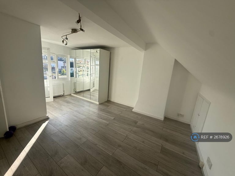 3 bedroom house in Essex Close, Merton, SM4 (3 bed) (#2678926)