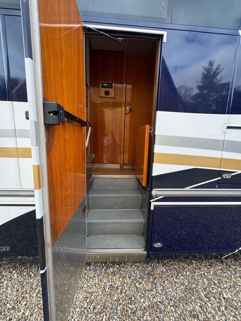 2007 Iveco STRALIS 7 HORSE LEHEL HORSEBOX Diesel Automatic