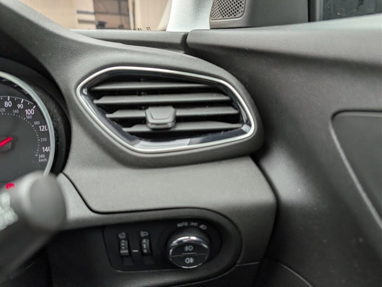 2021 Vauxhall Grandland X 1.2 Turbo SRi Nav SUV 5dr Petrol Manual Euro 6 (s/s) (130 ps) HEATED SE...