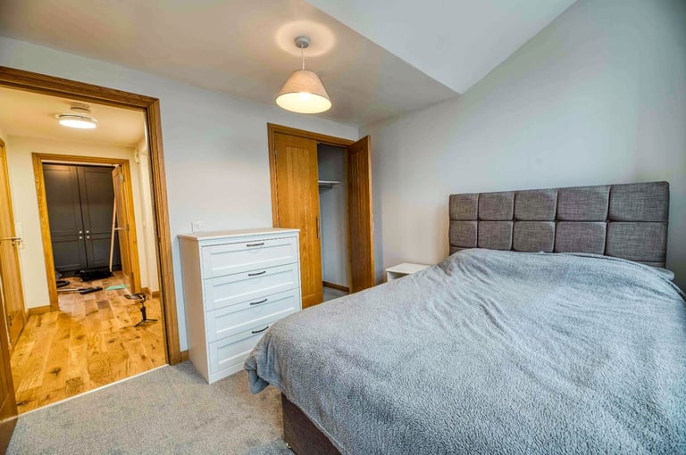 Very stylish, 2 bedroom, 2nd floor flat on two levels, in Fountainbridge – available December
