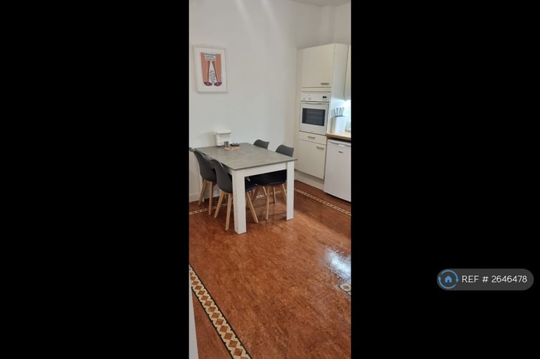 2 bedroom flat in Upper Gray Street, Edinburgh, EH9 (2 bed) (#2646478)