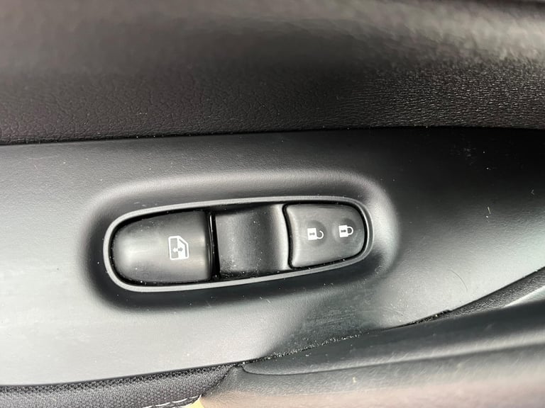 2017 Nissan Qashqai 1.2 DIG-T Acenta XTRON Euro 6 (s/s) 5dr HATCHBACK Petrol Automatic