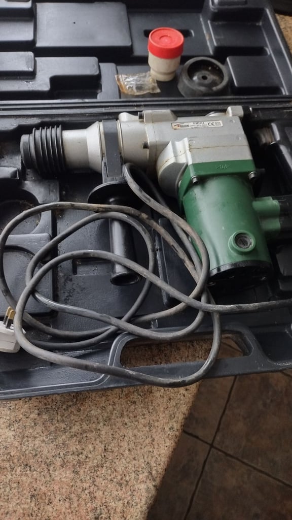 TECHNI EHD11 HEAVY DUTY HAMMER DRILL in carry case, spare bushes PERFECT WORKING ORDER