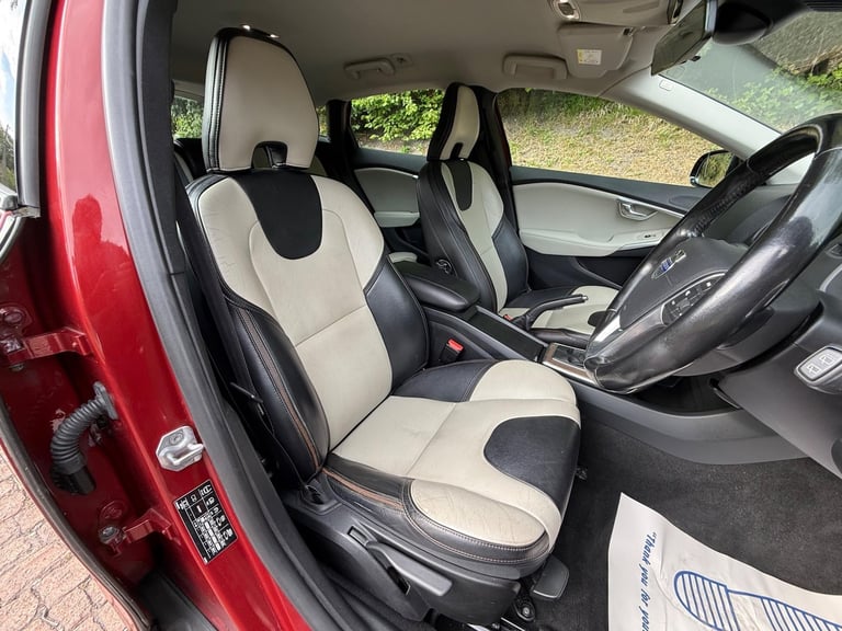 2014 Volvo V40 Cross Country 1.6 D2 Lux Powershift Euro 5 (s/s) 5dr HATCHBACK Diesel Automatic