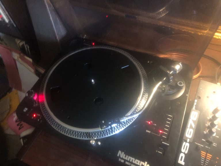 Pair NUMARK DIRECT DRIVE TT100 TURNTABLES+MIXER DESK