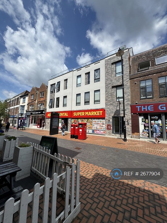 2 bedroom flat in London Street, Basingstoke, RG21 (2 bed) (#2677904)