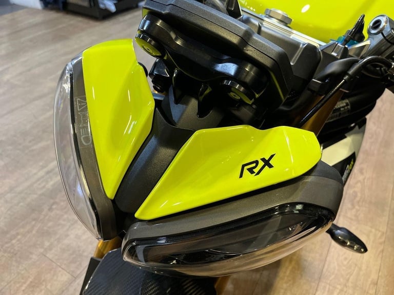 2025 Triumph Speed Triple 1200 RX Petrol yellow 6 Speed