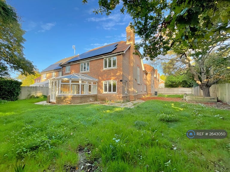 5 bedroom house in Willowmead Close, Runcton, Chichester, PO20 (5 bed) (#2643050)