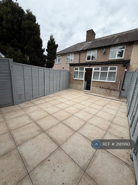 3 bedroom house in Barking, Barking, RM9 (3 bed) (#2181993)