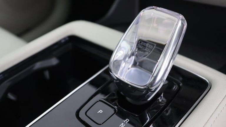 2025 Volvo XC90 T8 PHEV AWD Ultra, Dark, 7 Seats (Sunroof, Pilot Assist, Bowers &amp; Wilkins) ES...