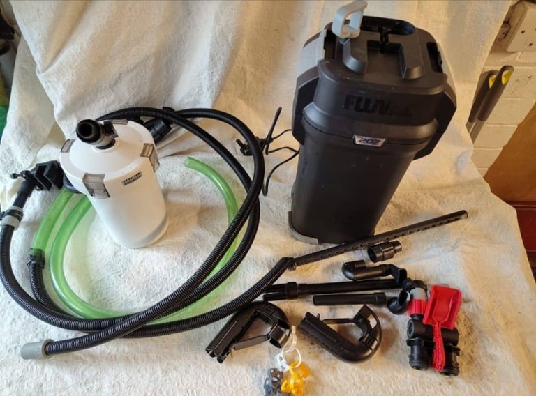 Large fish tank, with external filter, light and heater. 145l