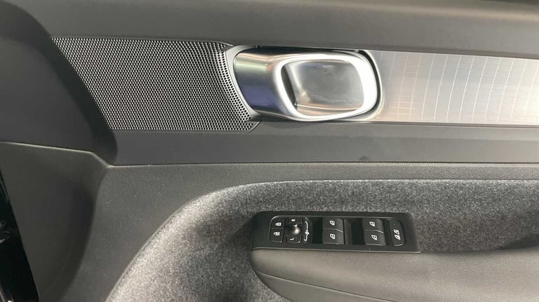 2022 Volvo XC40 Recharge Core, T4 plug-in hybrid, Electric/Petrol, Bright SUV N/A Automatic