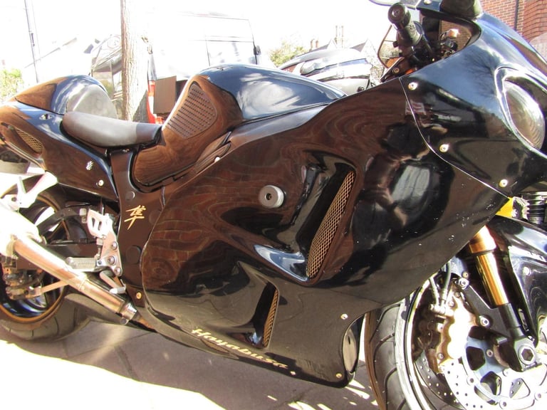 SUZUKI GSX1300 HAYABUSA * VERY LOW MILES 11000 *2 FORMER KEEPERS* WOW *